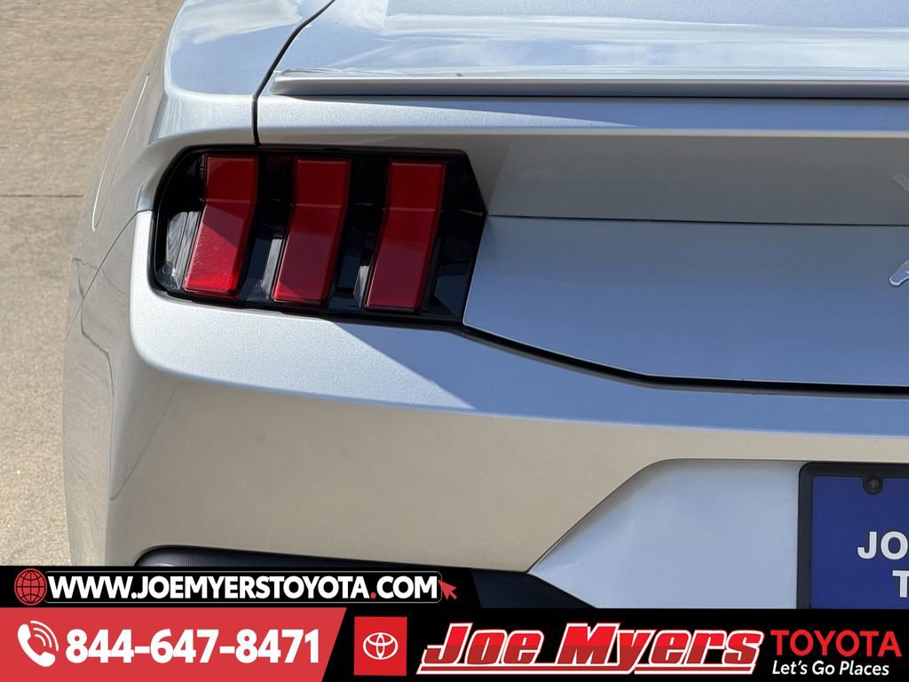 Used 2025 Ford Mustang Premium image 10