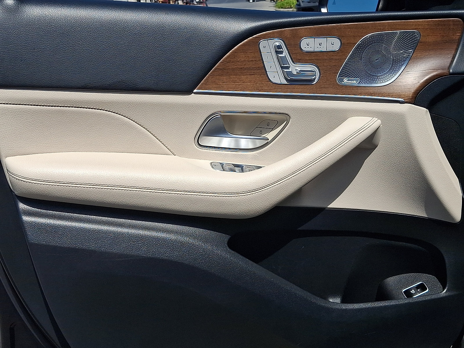 Used 2023 Mercedes-Benz GLS 450 4MATIC image 16