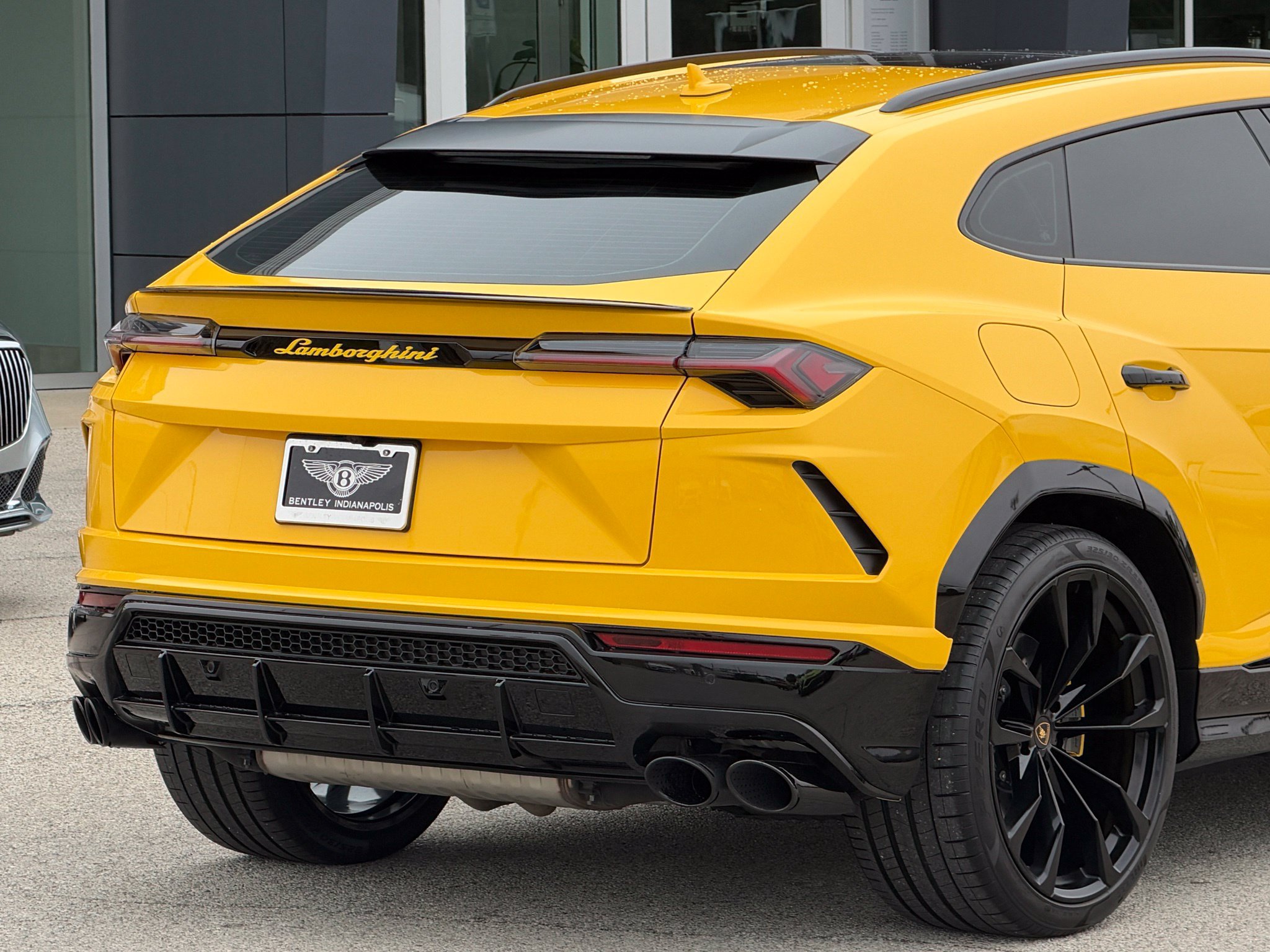 Used 2022 Lamborghini Urus AWD/4WD image 11