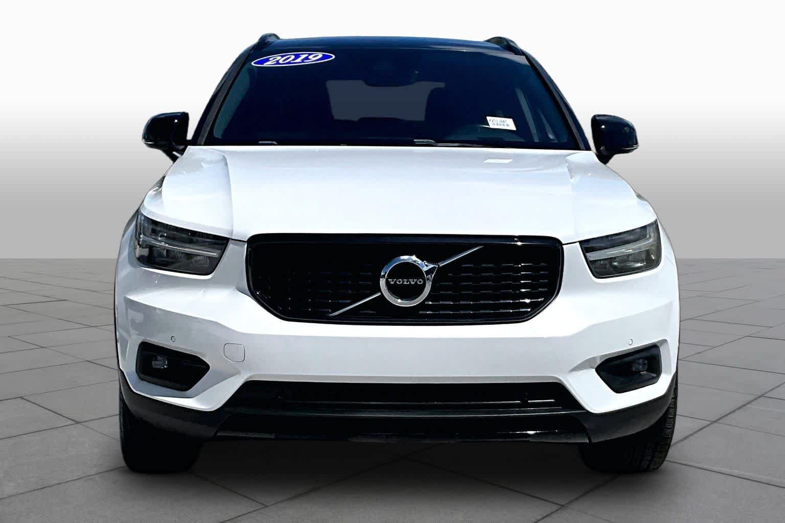 Used 2019 Volvo XC40 AWD T5 image 4