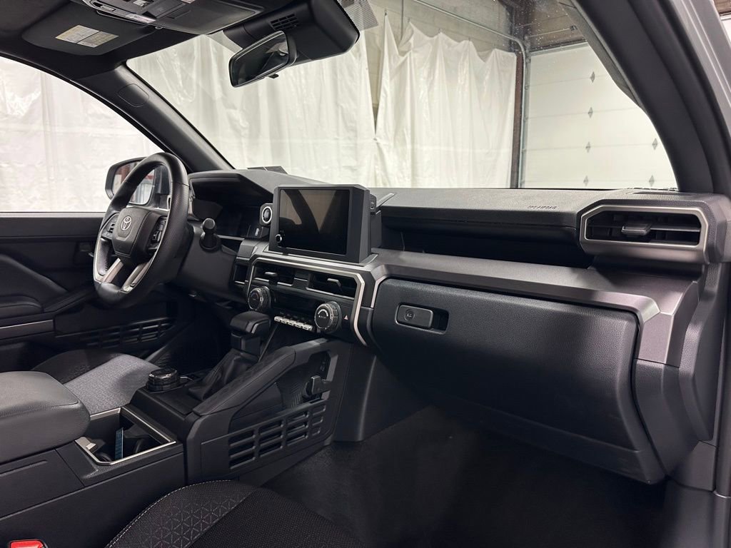 Used 2025 Toyota 4Runner SR5 AWD/4WD image 60