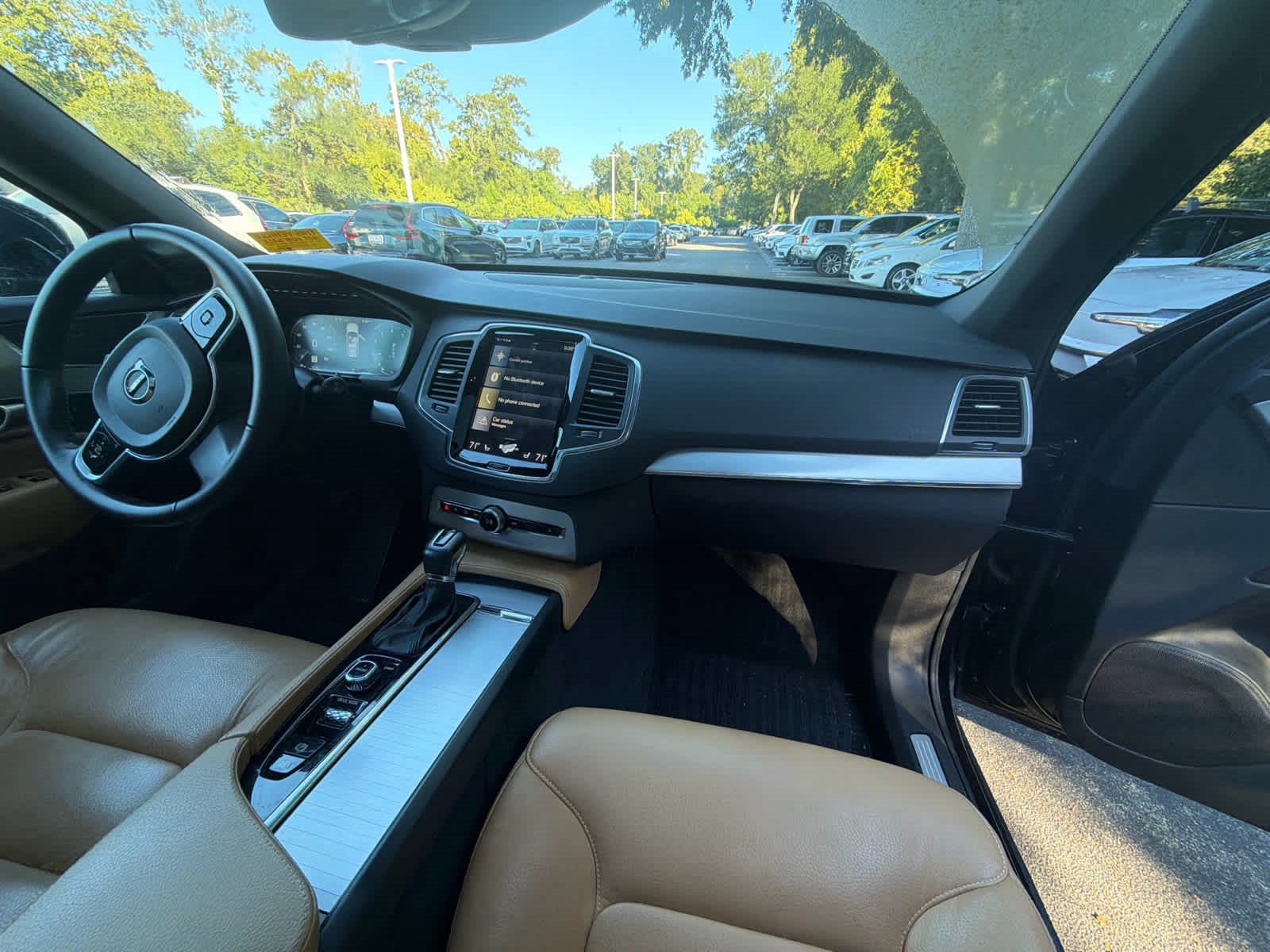 Used 2017 Volvo XC90 T6 Momentum w/ Vision Package AWD/4WD image 19