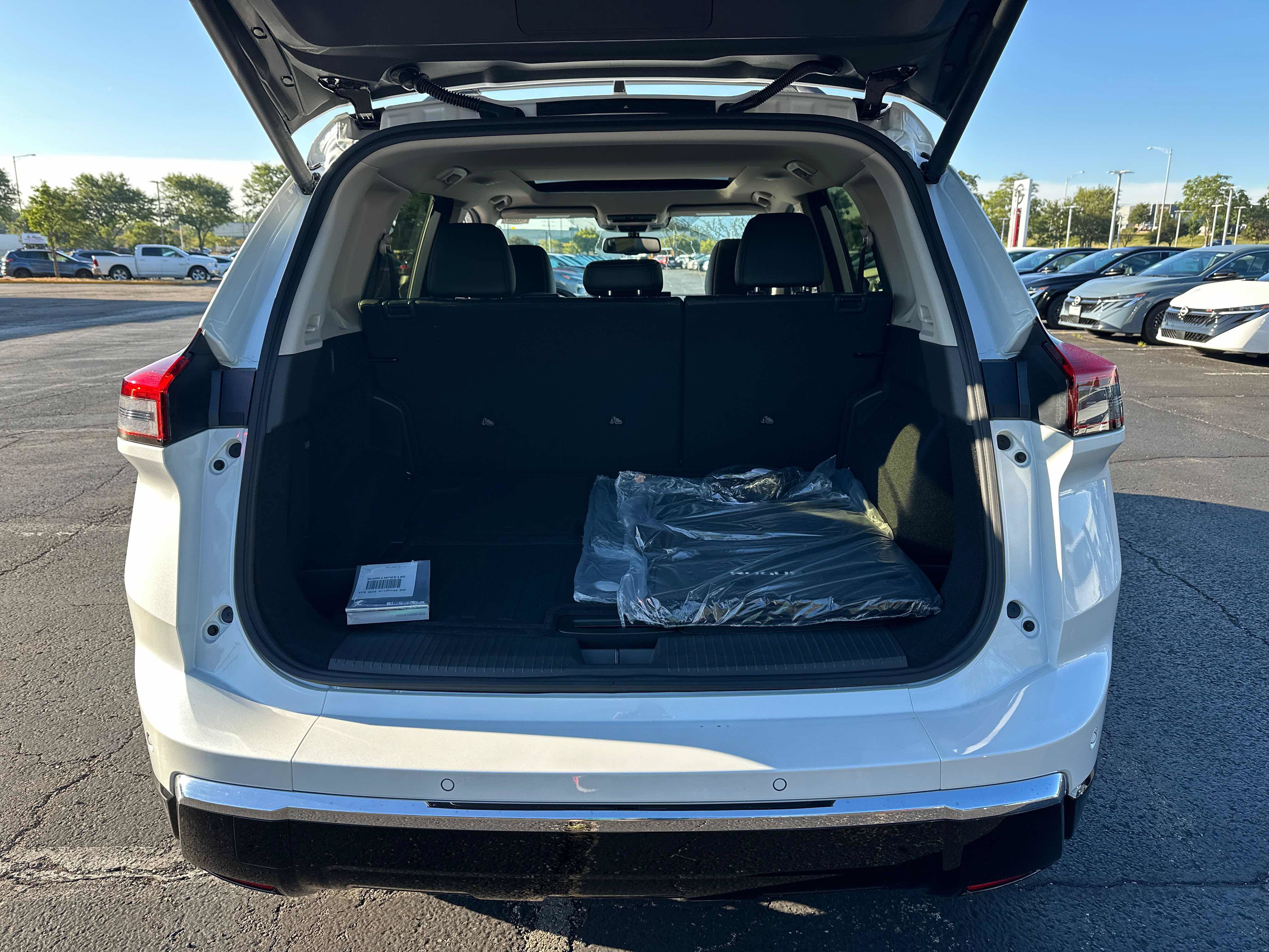 New 2026 Nissan Rogue Platinum AWD/4WD image 12