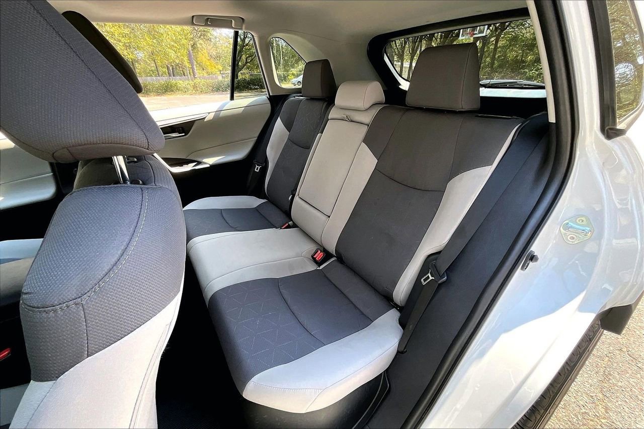 Used 2025 Toyota RAV4 XLE w/ Convenience Package image 19