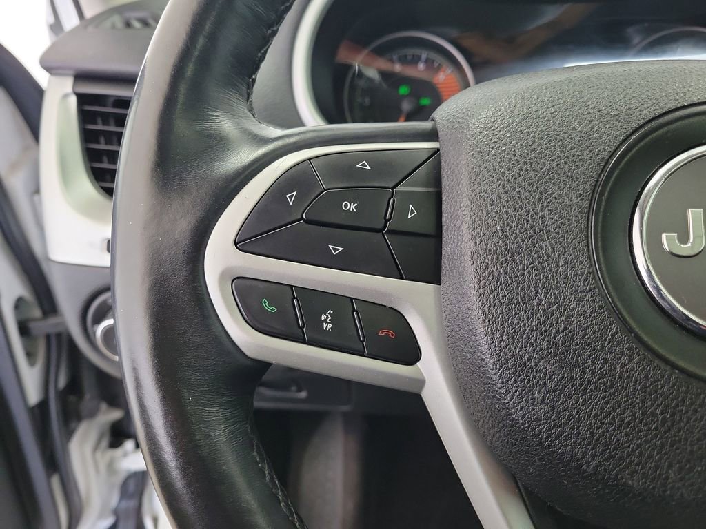 Used 2017 Jeep Cherokee Trailhawk image 24