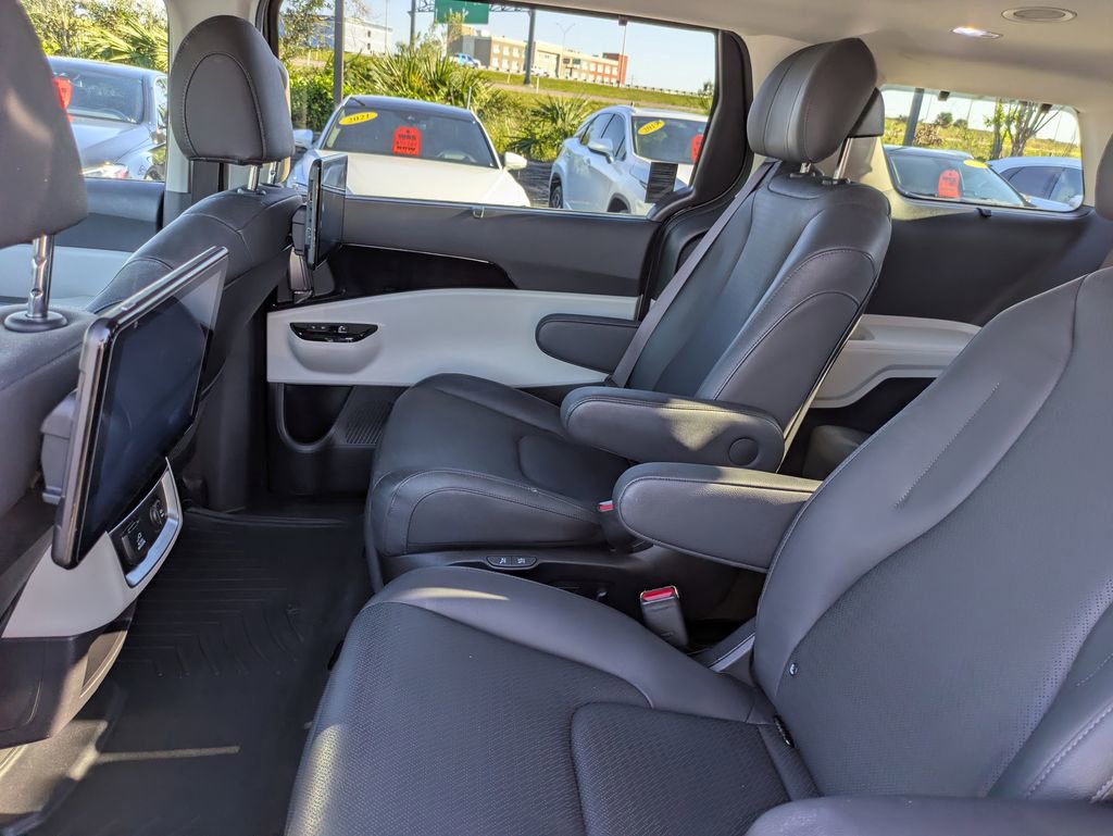 Used 2024 Kia Carnival SX Prestige image 16