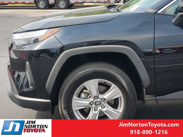 Used 2025 Toyota RAV4 XLE AWD/4WD image 8