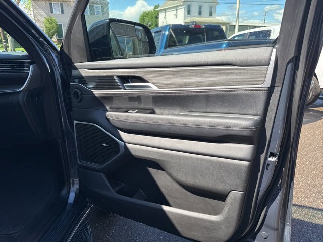 Used 2024 Jeep Wagoneer Series III image 37