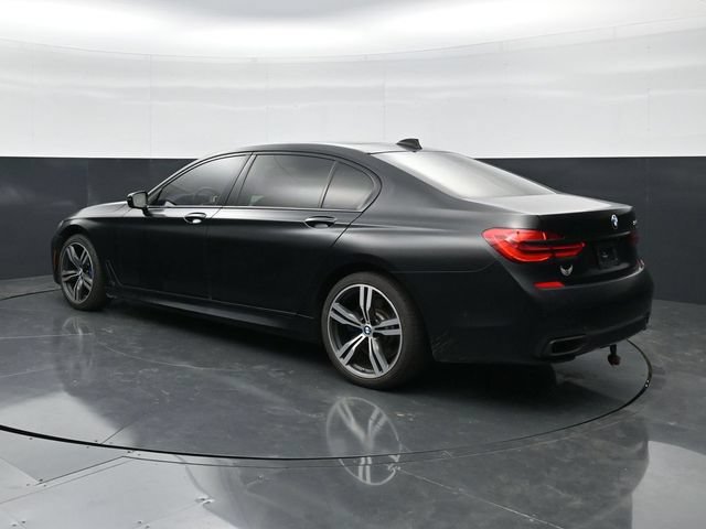 Used 2018 BMW 750i w/ Executive Package RWD image 7
