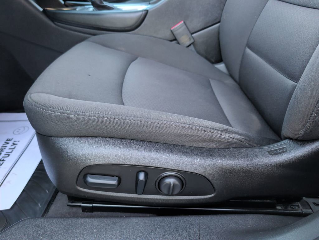 Used 2018 Chevrolet Malibu LT image 9