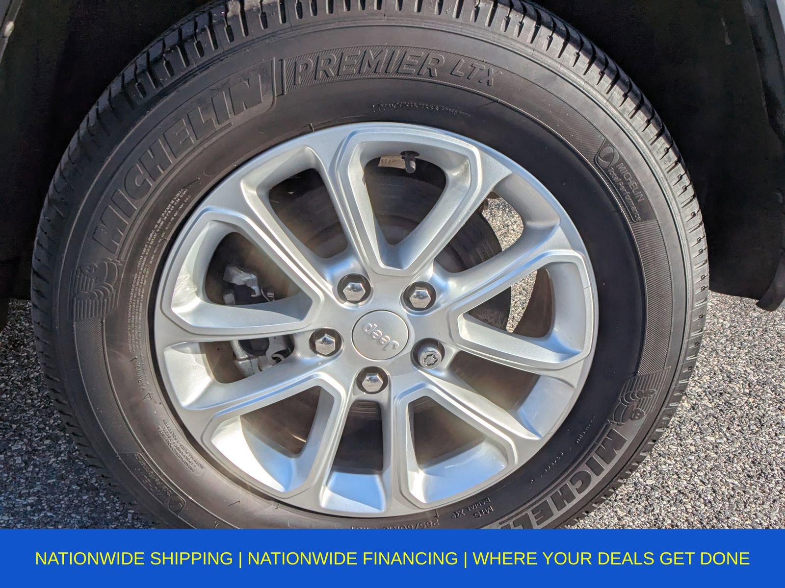 Used 2022 Jeep Grand Cherokee Laredo X image 47