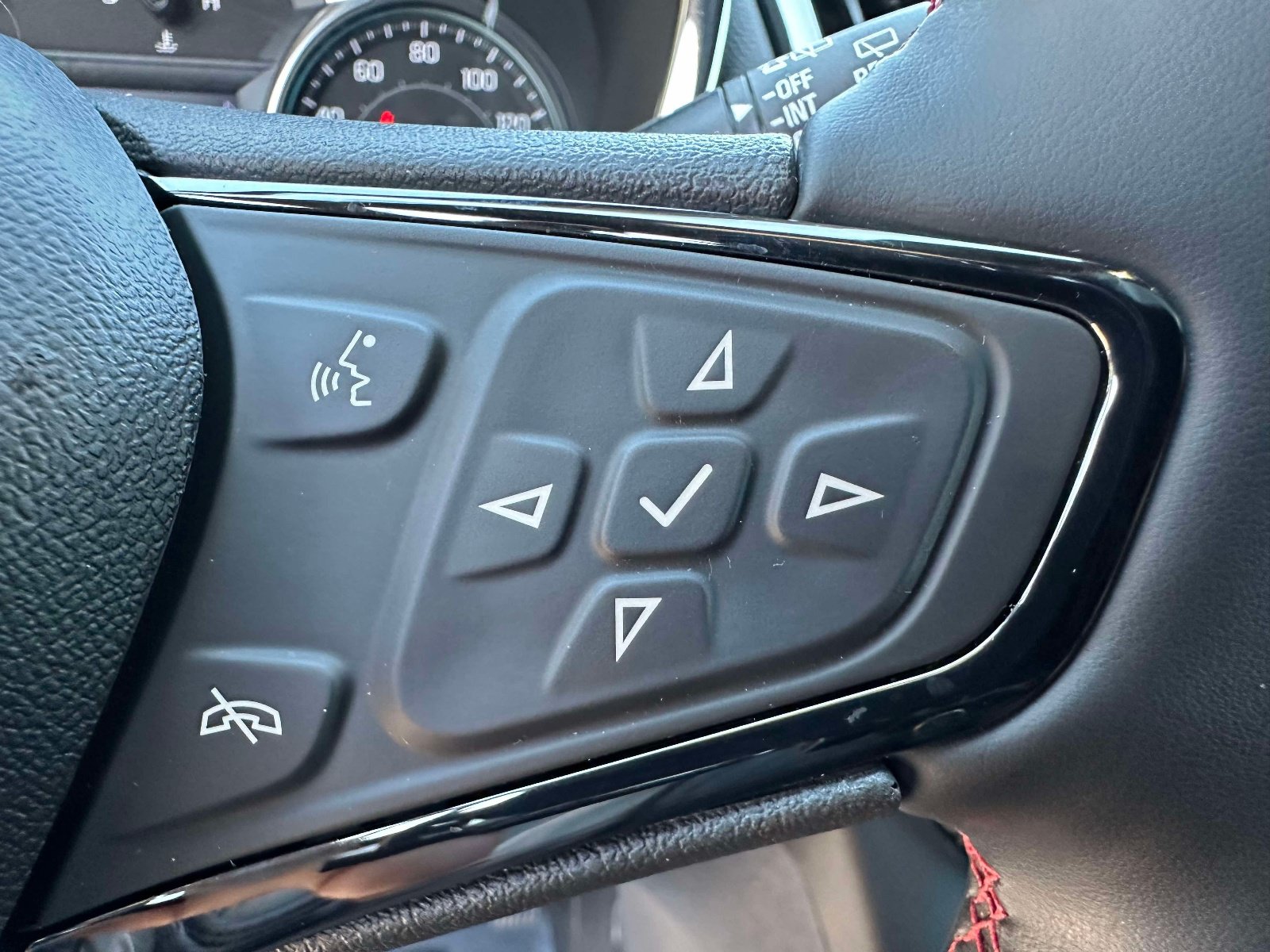 Used 2023 Chevrolet Equinox RS w/ RS Leather Package FWD image 16