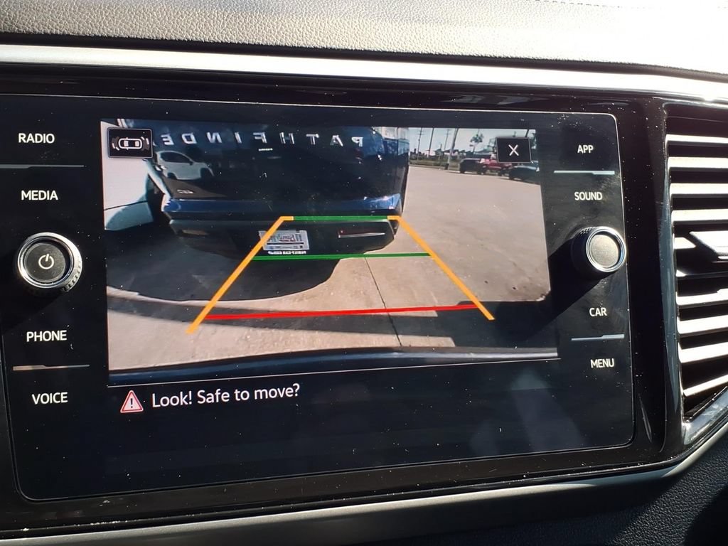 Certified 2023 Volkswagen Atlas Cross Sport SE w/ Panoramic Sunroof Package AWD/4WD image 34