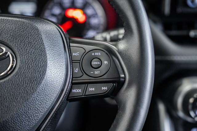 Used 2020 Toyota RAV4 XLE Premium image 25