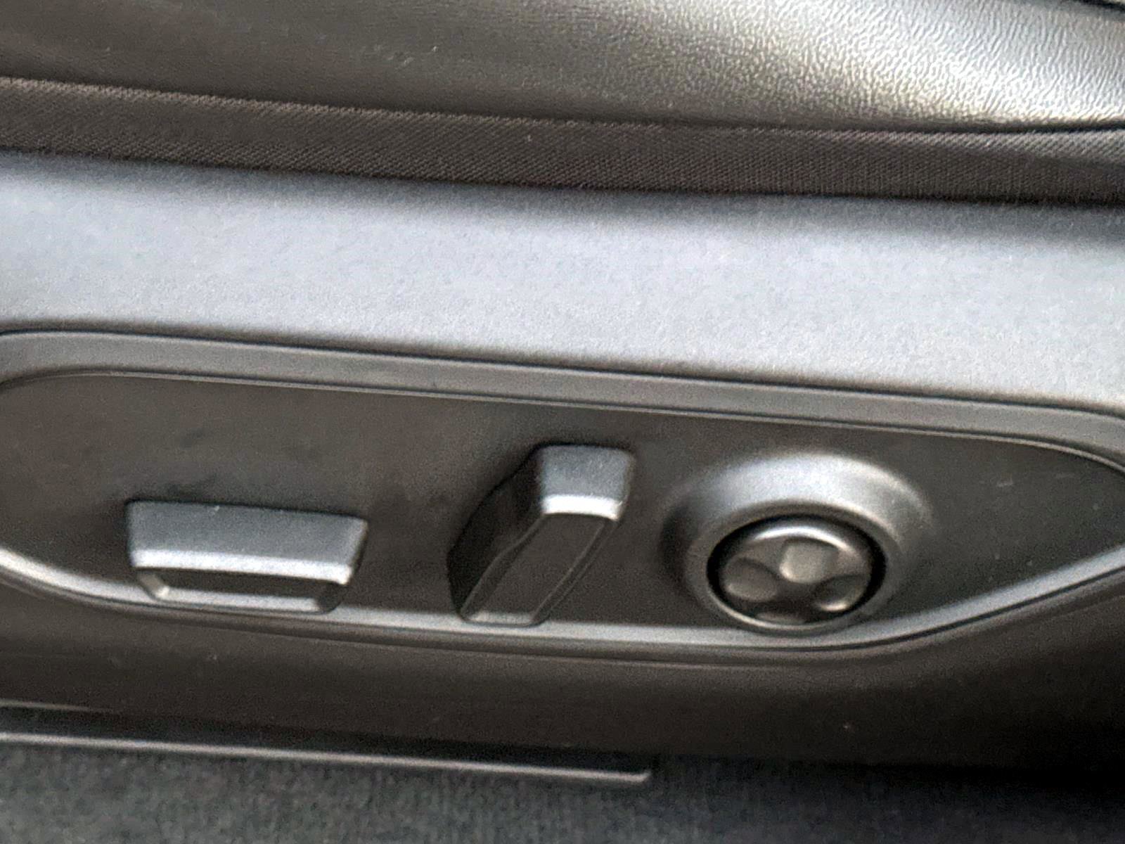 New 2026 Jeep Grand Cherokee Altitude image 12