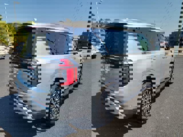 New 2026 Nissan Armada SL w/ Captain's Chari Seat Package image 5