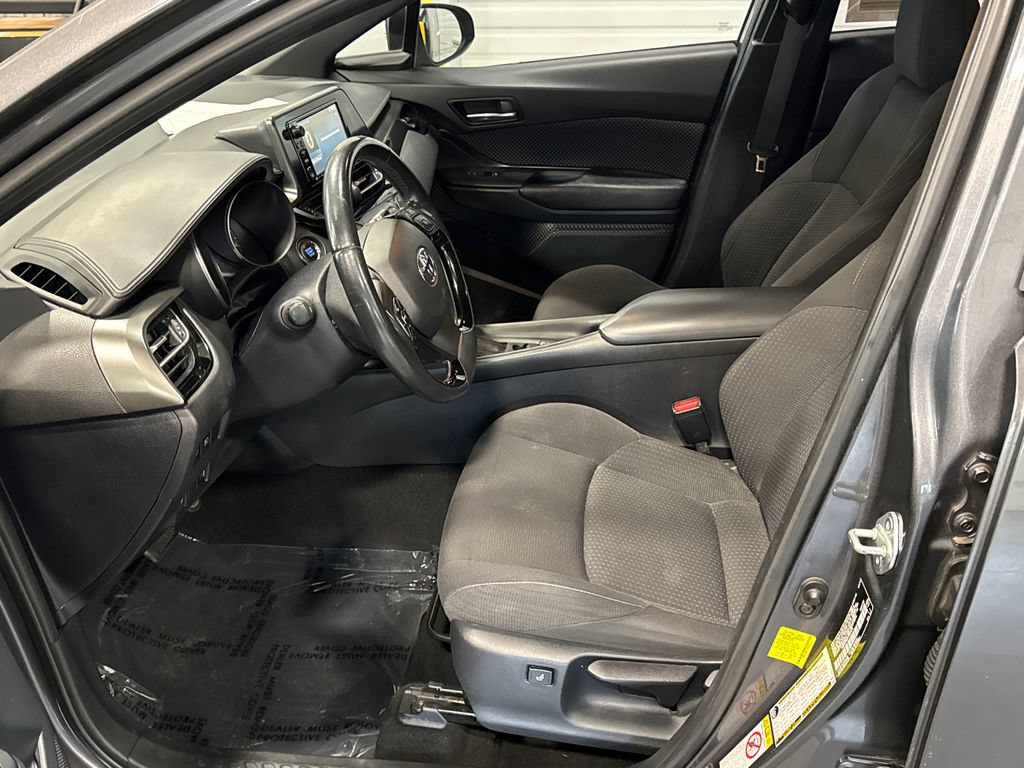 Used 2018 Toyota C-HR XLE FWD image 5