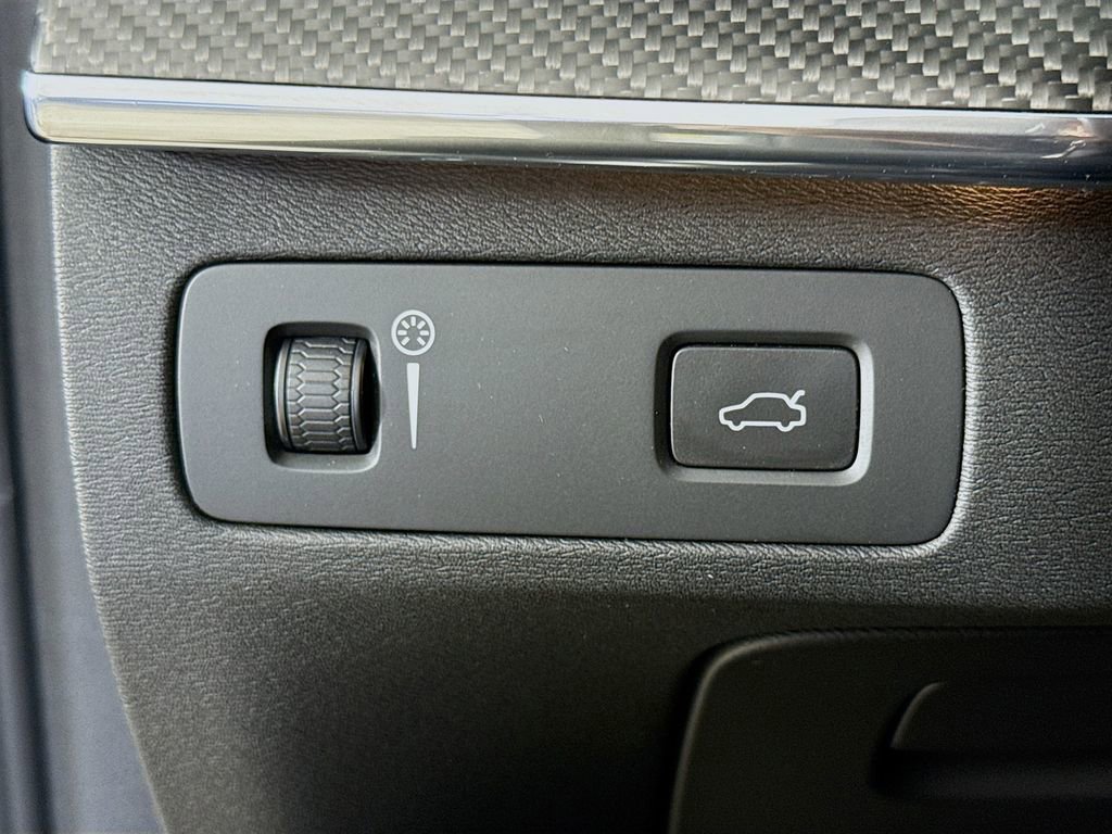 Used 2018 Volvo XC90 T5 R-Design w/ Convenience Package FWD image 10