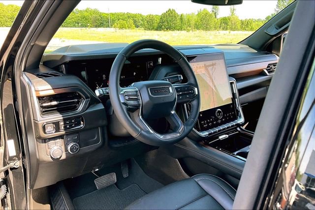 Used 2025 GMC Yukon XL Denali AWD/4WD image 17