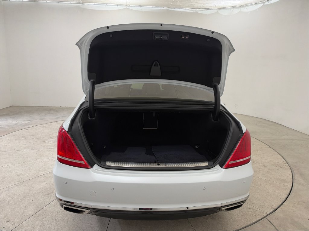 Used 2018 Genesis G90 3.3T Premium RWD image 25