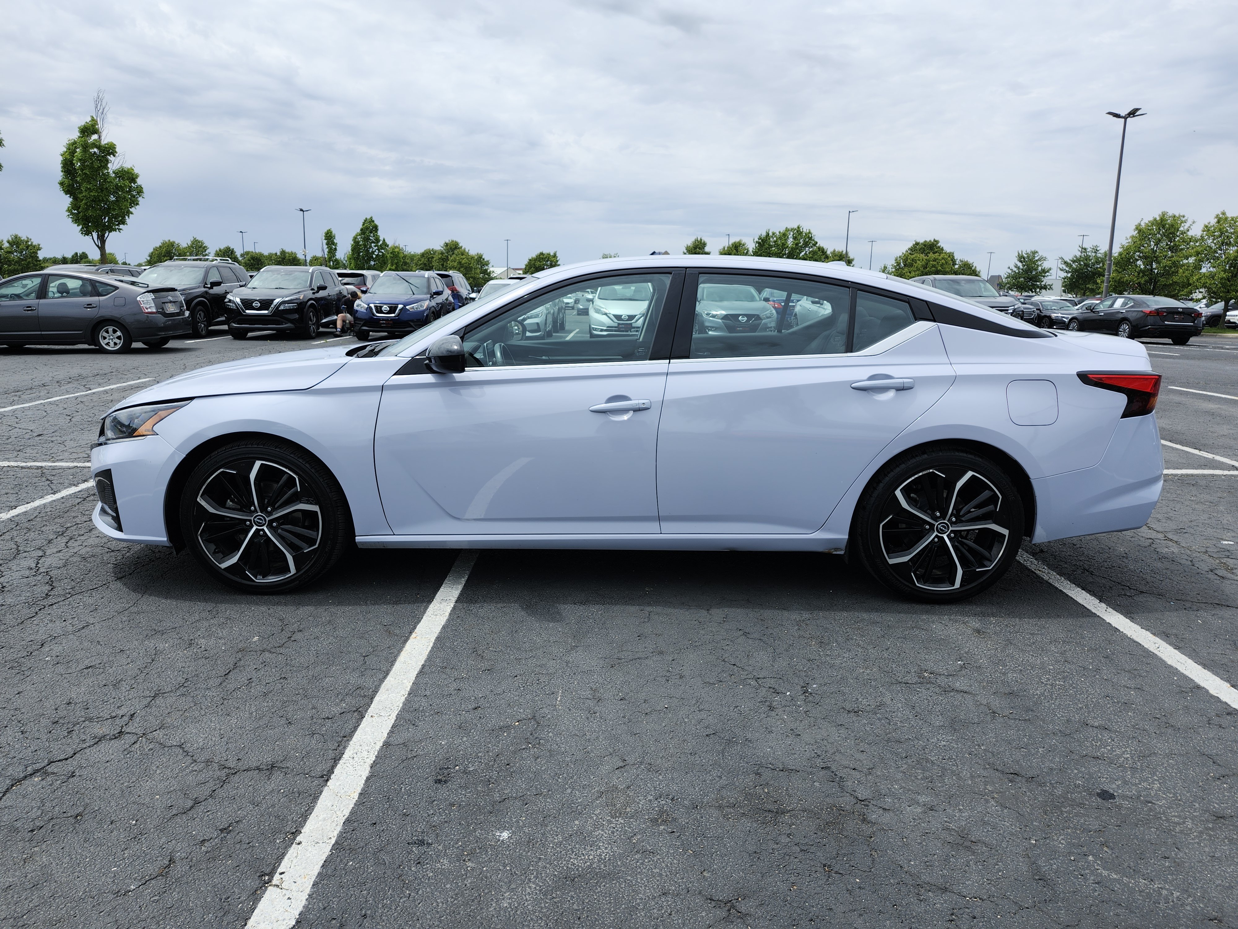 Used 2024 Nissan Altima 2.5 SR FWD image 13