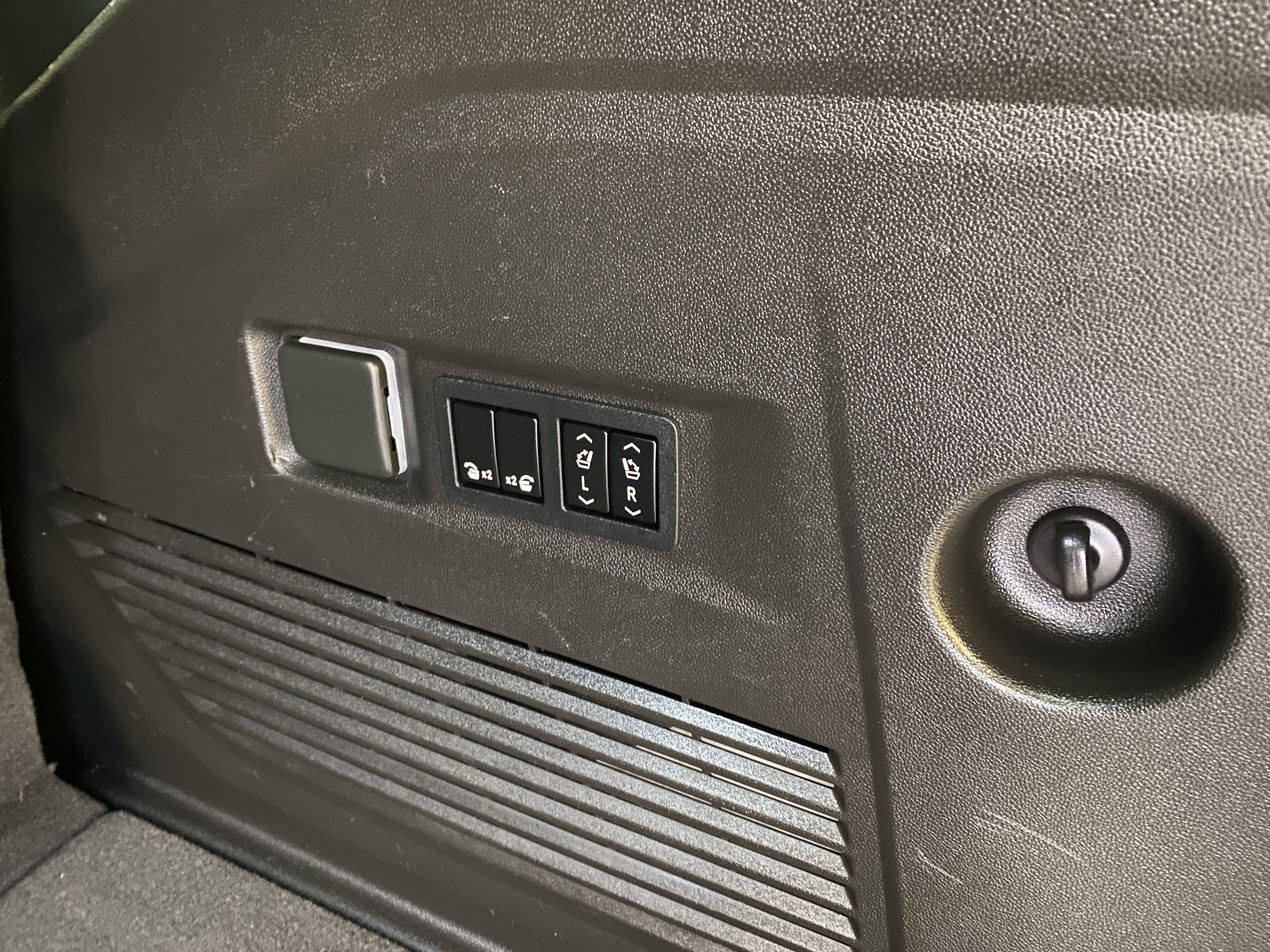 Used 2021 Chevrolet Tahoe Z71 w/ Luxury Package image 33