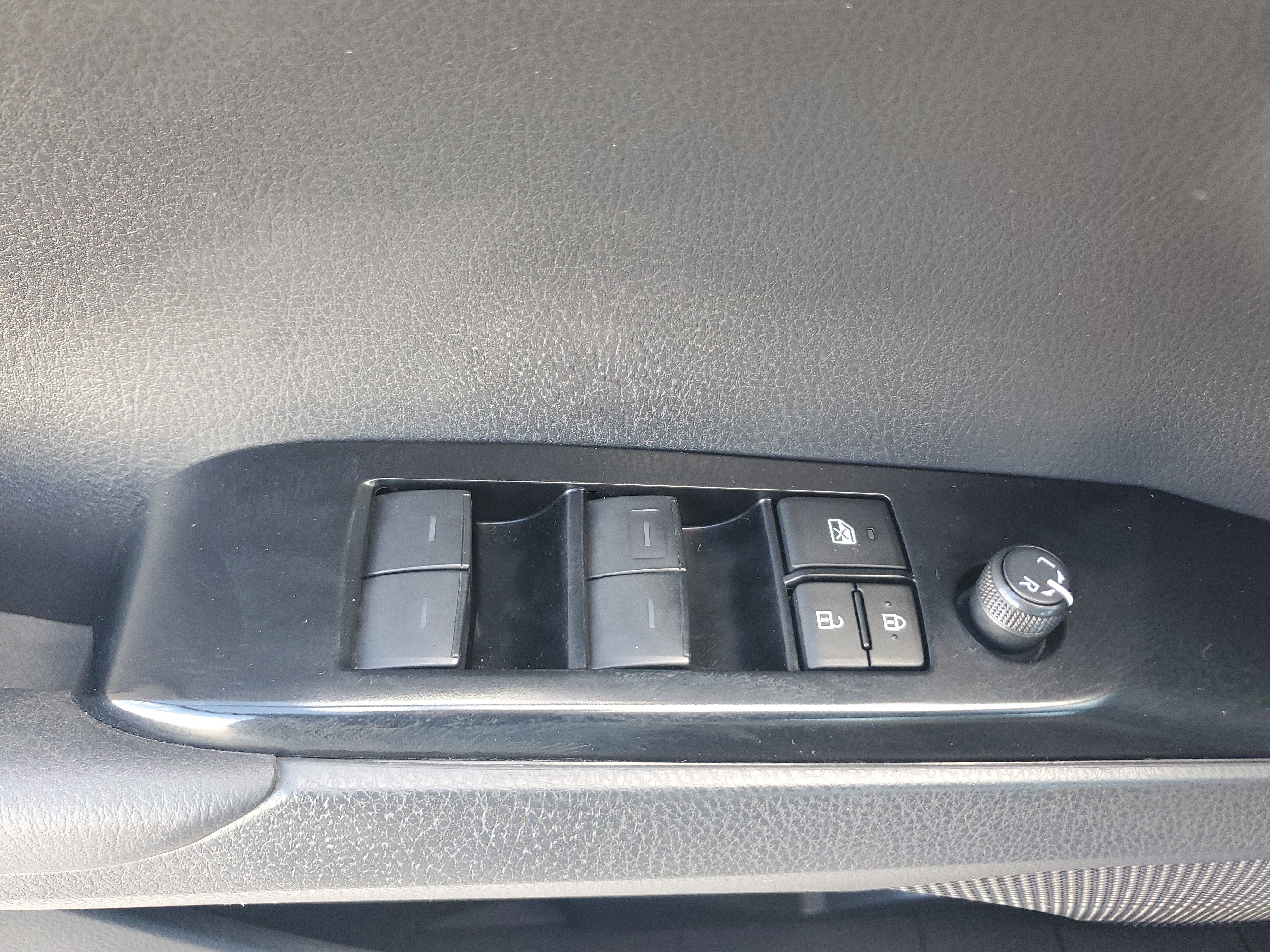 Used 2025 Toyota Camry SE image 21