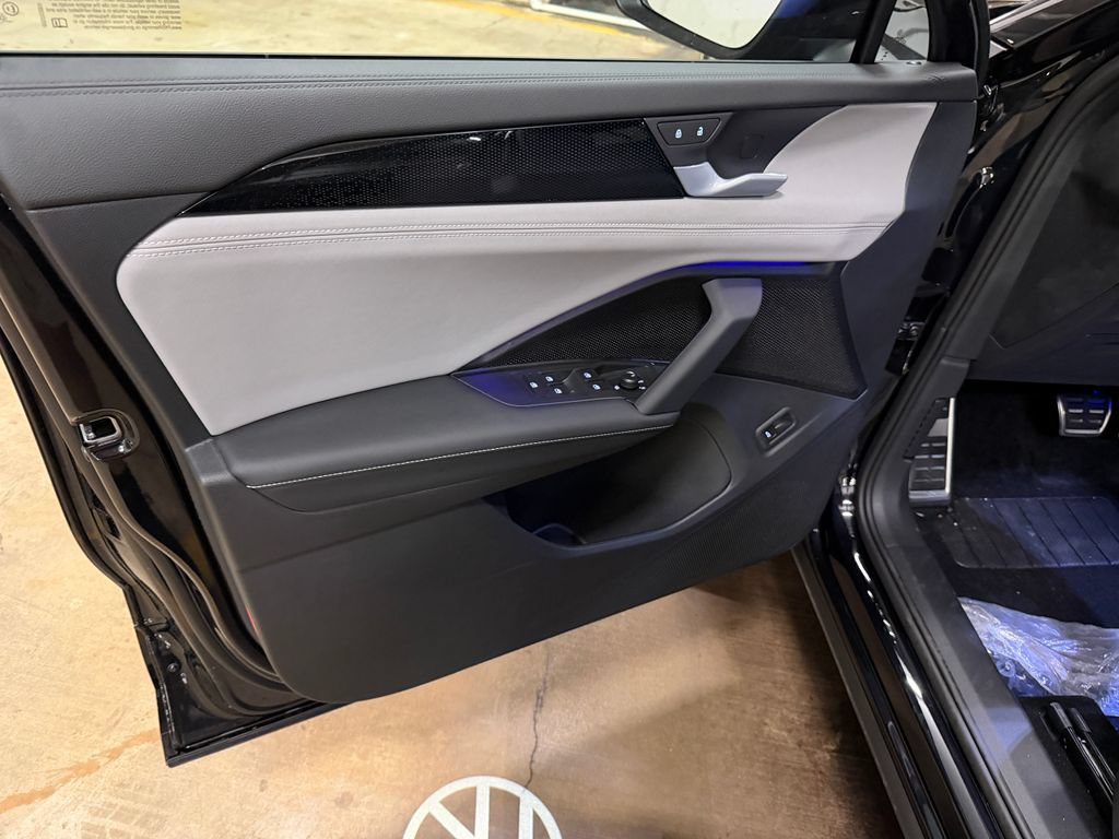 New 2026 Volkswagen Tiguan SE R-Line AWD/4WD image 9