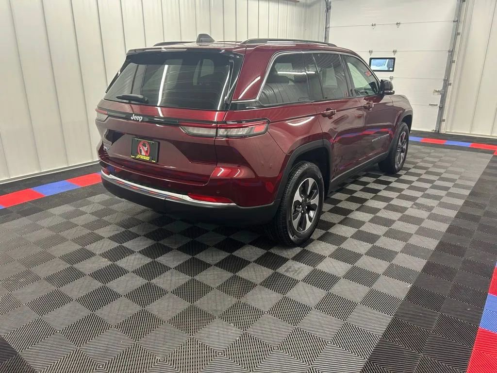Used 2023 Jeep Grand Cherokee 4WD 4xe image 2