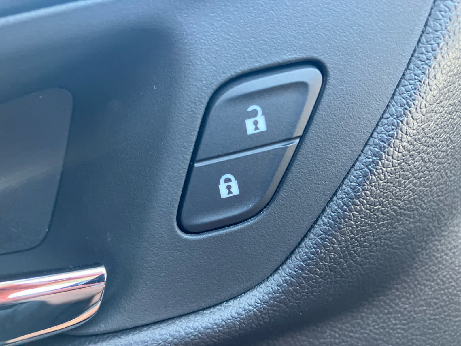 New 2026 Chevrolet Trax LT w/ LT Convenience Package FWD image 12