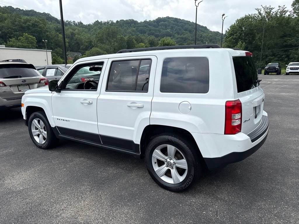 Used 2017 Jeep Patriot Latitude AWD/4WD image 3