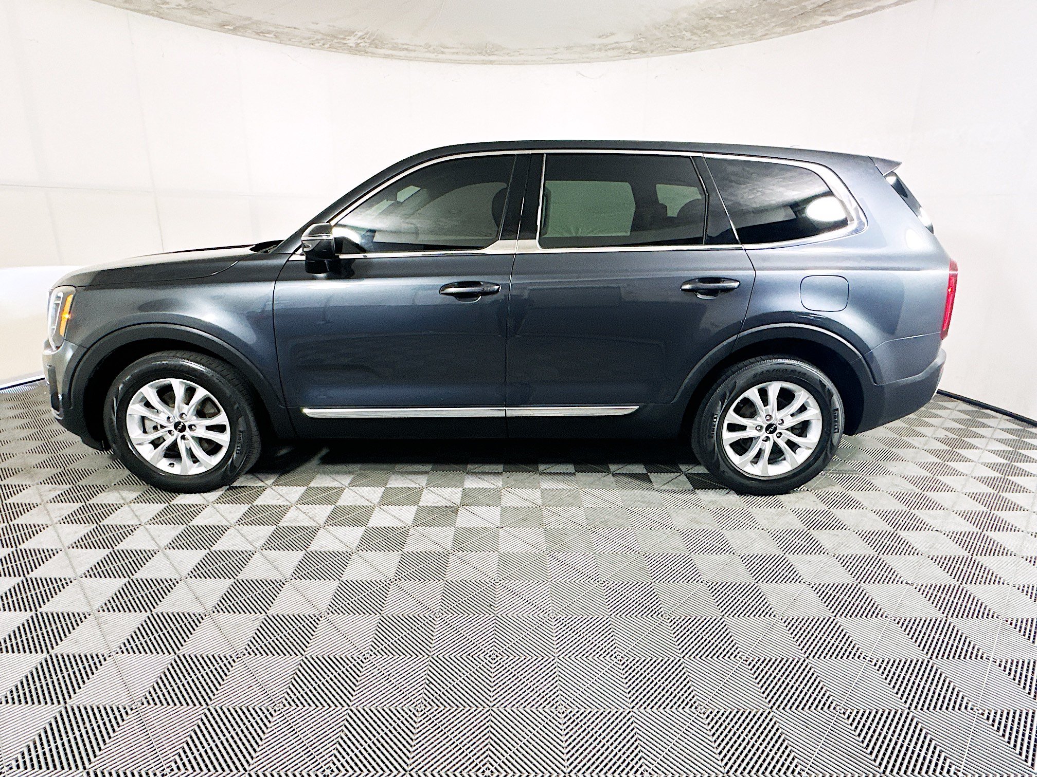 Used 2022 Kia Telluride LX FWD image 6
