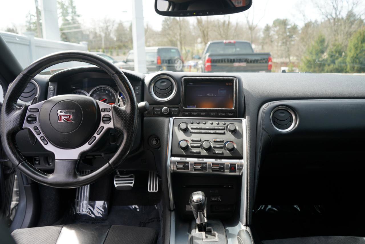 Used 2010 Nissan GT-R Premium image 48