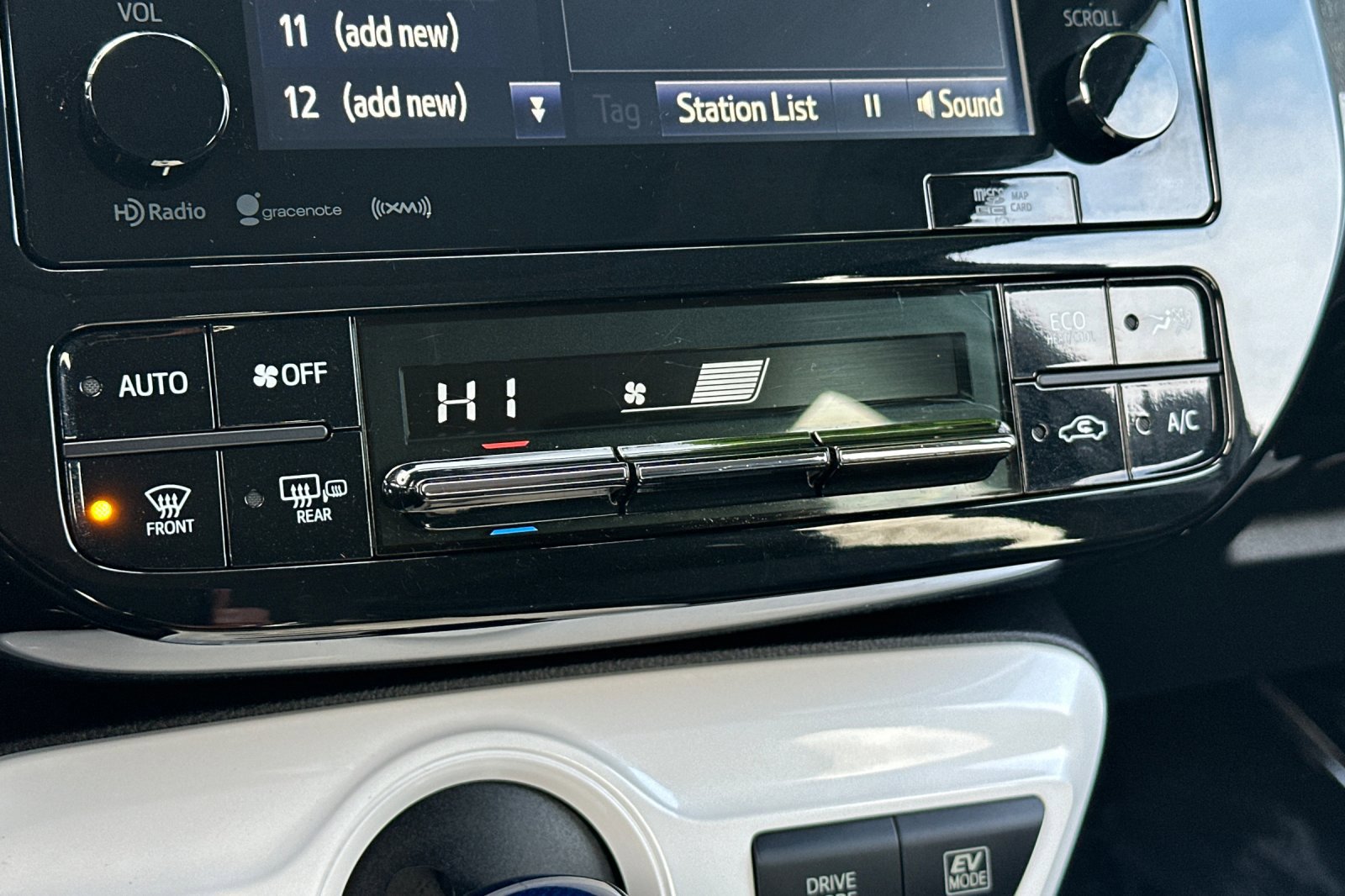 Used 2016 Toyota Prius Four image 21