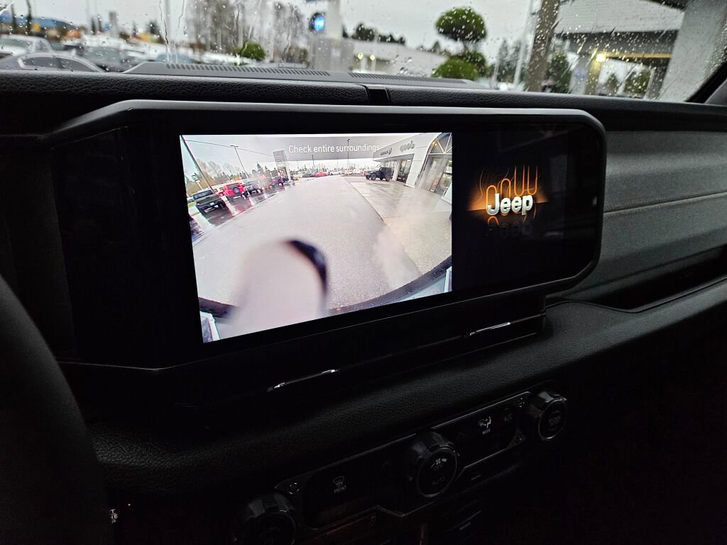 Used 2024 Jeep Wrangler Unlimited image 27