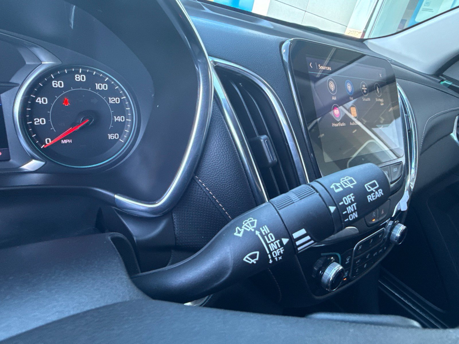 Used 2024 Chevrolet Equinox Premier AWD/4WD image 36