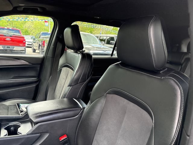 Used 2024 Jeep Grand Cherokee L Altitude AWD/4WD image 9