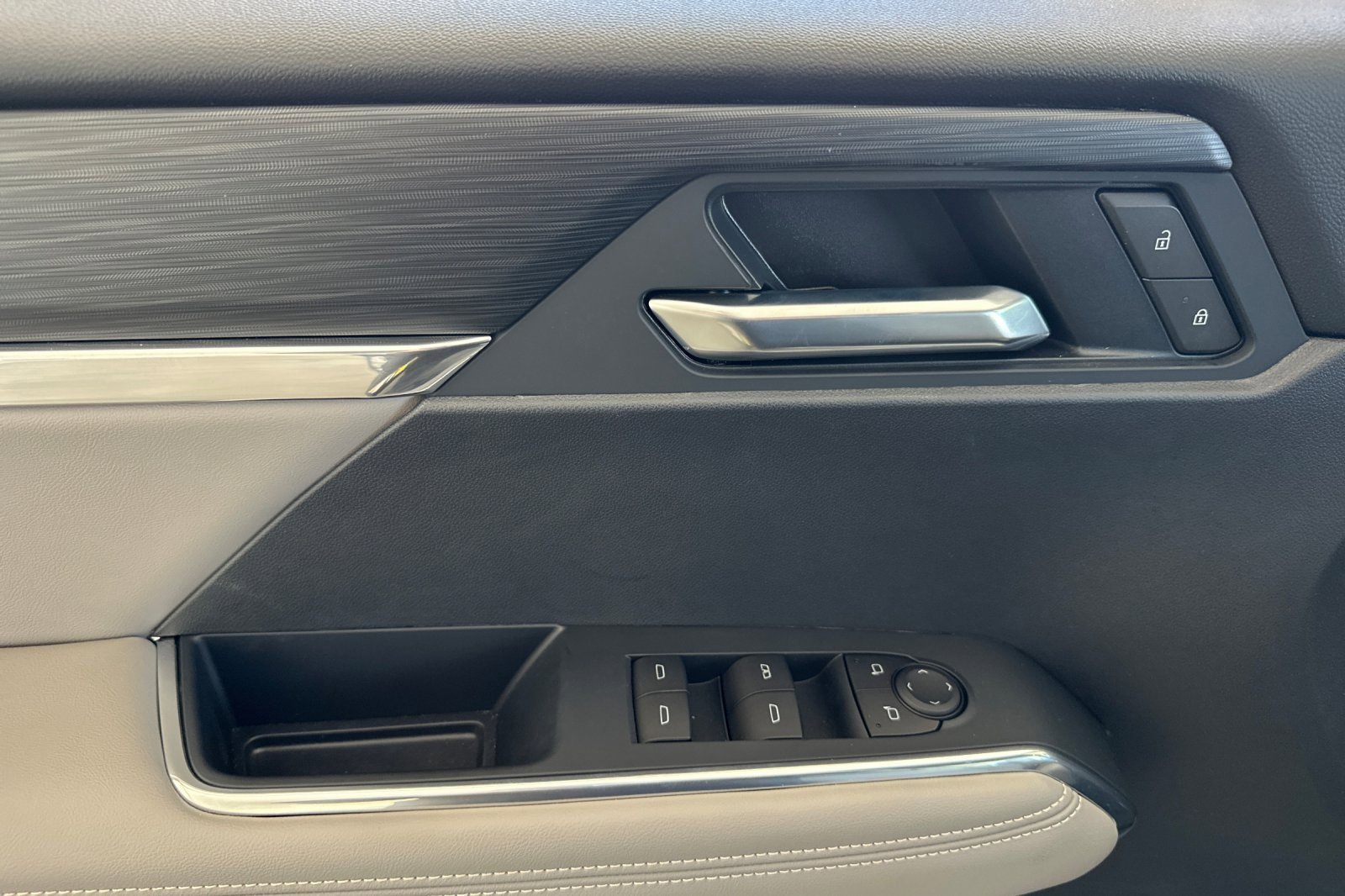 New 2025 GMC Acadia Elevation w/ Super Cruise Package image 12