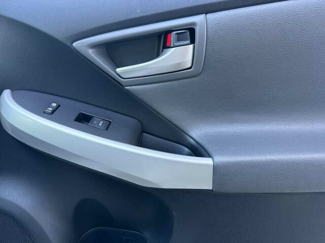 Used 2015 Toyota Prius Prime Plug-In Hybrid FWD image 21