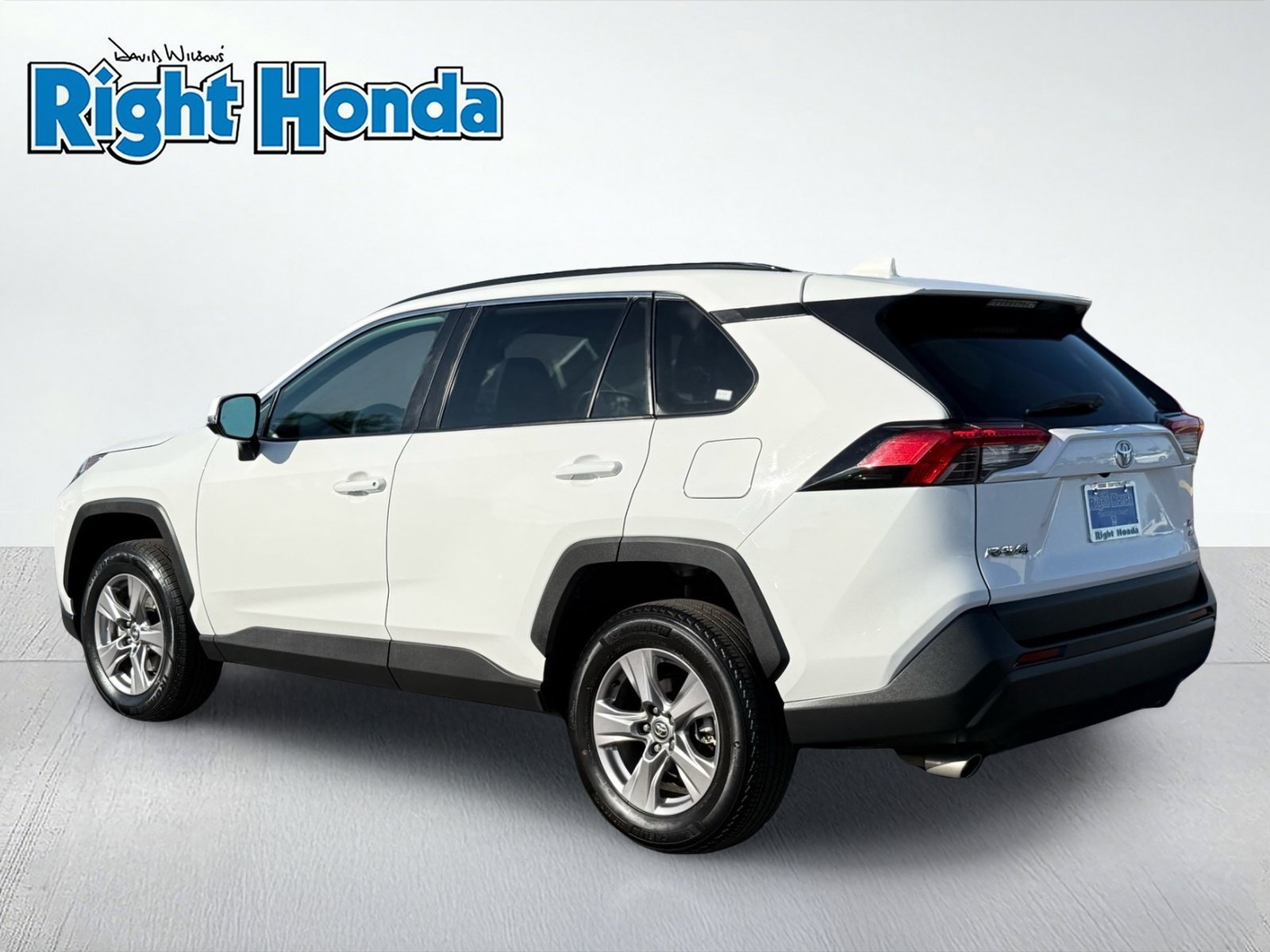 Used 2025 Toyota RAV4 XLE AWD/4WD image 4