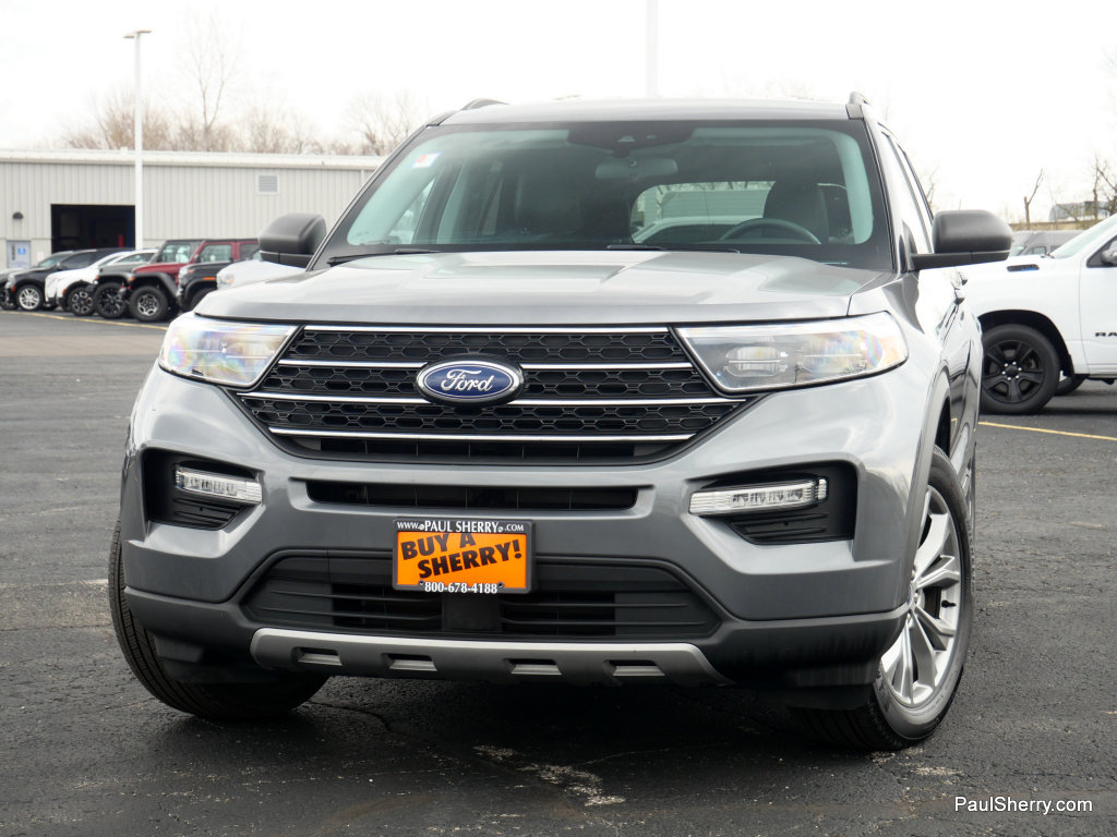 Used 2024 Ford Explorer XLT w/ Equipment Group 202A image 8