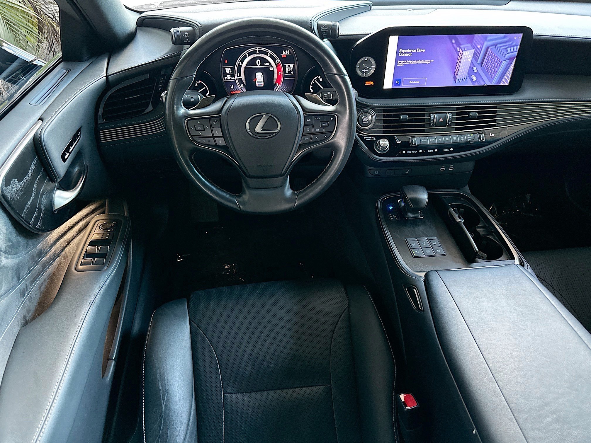 Used 2023 Lexus LS 500 w/ Accessory Package (Z2) RWD image 21