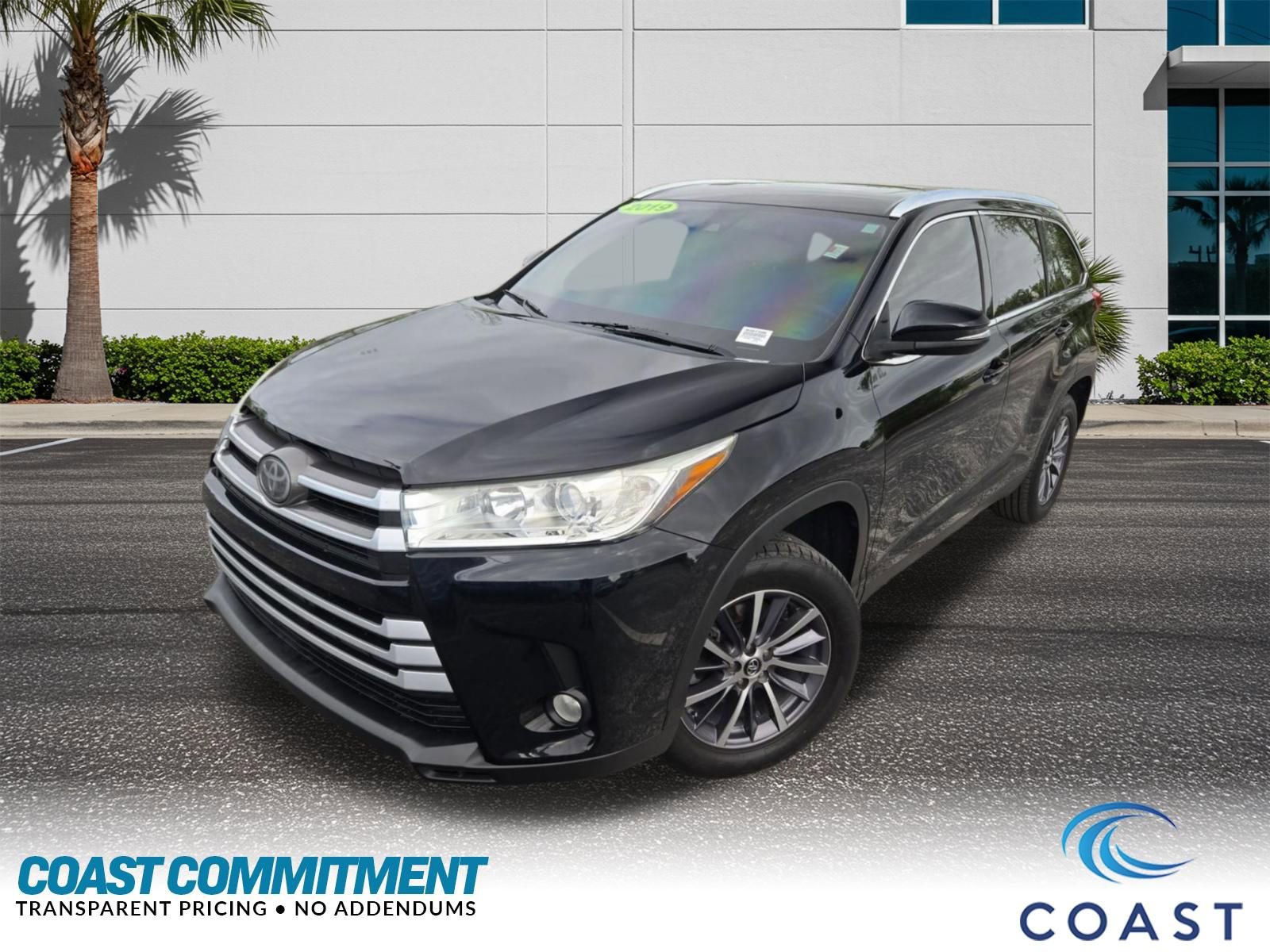 Used 2019 Toyota Highlander XLE image 2