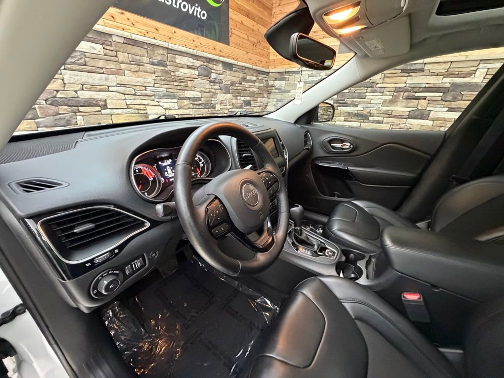 Used 2020 Jeep Cherokee Latitude Plus image 10