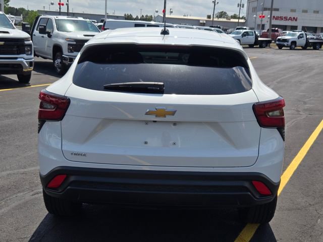 Used 2024 Chevrolet Trax LS w/ LS Convenience Package image 4