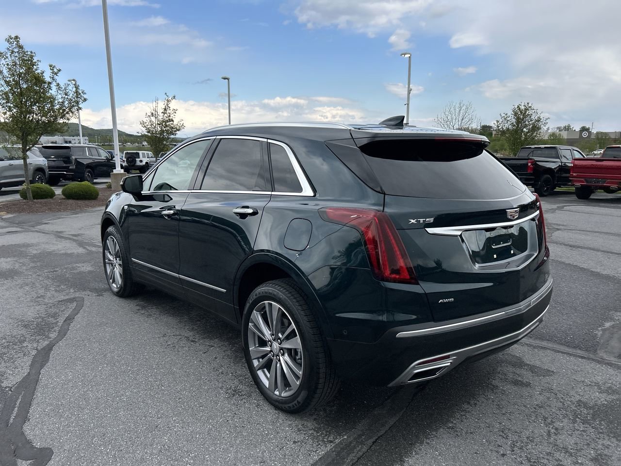Used 2024 Cadillac XT5 Premium Luxury w/ Technology Package AWD/4WD image 5