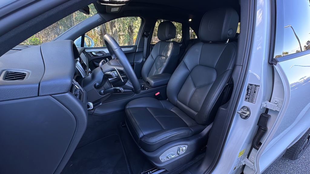 Used 2026 Porsche Macan AWD/4WD image 5