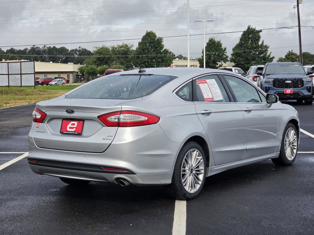 Used 2016 Ford Fusion SE w/ Equipment Group 202A FWD image 8