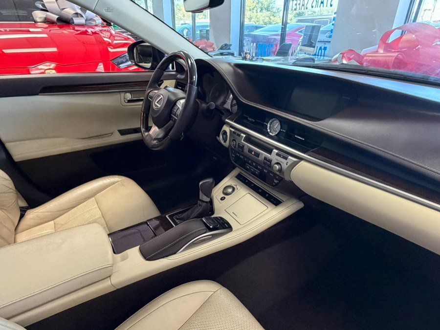 Used 2016 Lexus ES 350 w/ Luxury Package w/Wood Trim FWD image 57