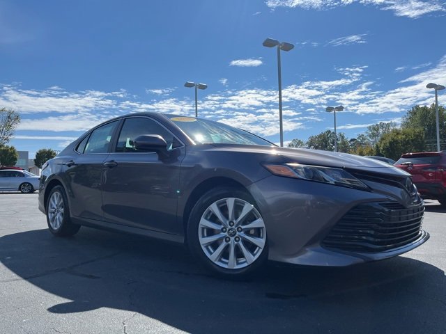 Used 2019 Toyota Camry LE image 3
